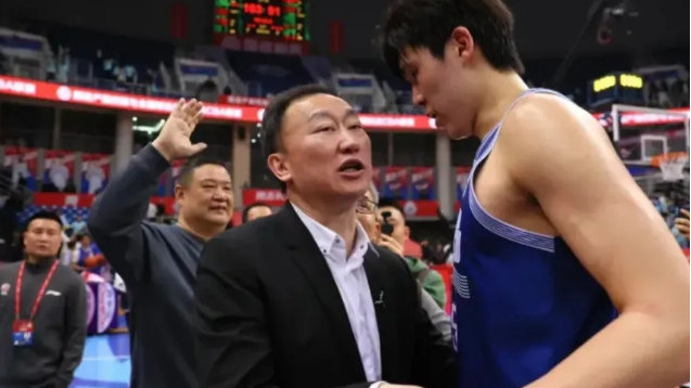 杨瀚森NBA首秀获双重支持：刘维伟现场观战 青岛主场邀球迷观赛