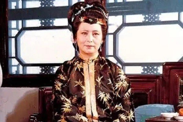 王夫人为何对黛玉赶尽杀绝晴雯挣命补的雀金裘竟是宝玉的战衣