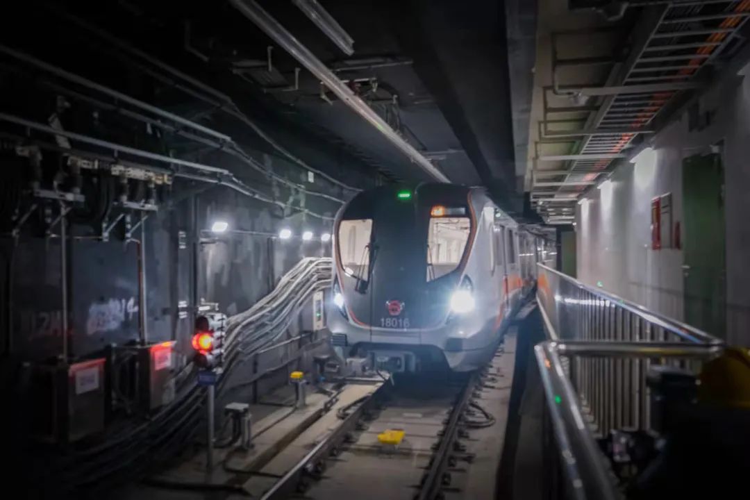 上海地铁18号线一期北段有望年内开通试运营!东东带你抢先体验休闲区蓝鸢梦想 - Www.slyday.coM 上海地铁18号线一期北段有望年内开通试运营!东东带你抢先体验休闲区蓝鸢梦想 - Www.slyday.coM