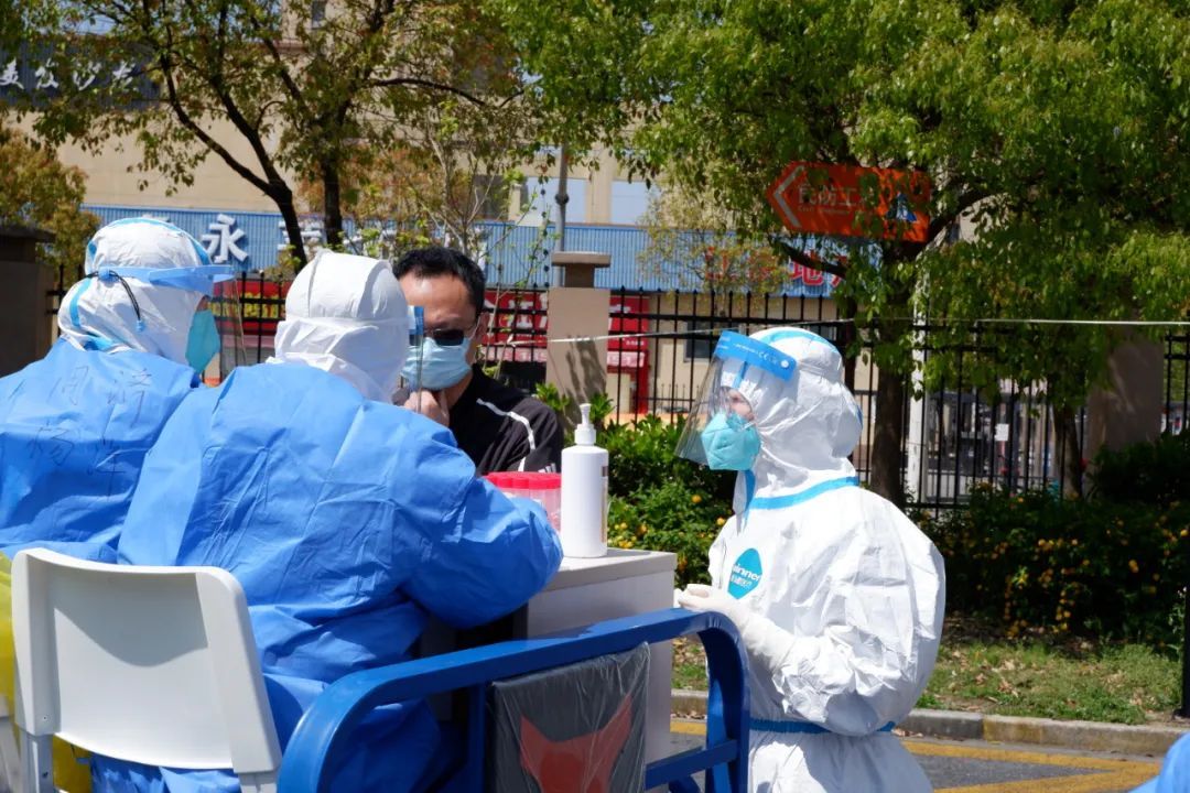 “不漏一户、不落一人”,他们都来了!直击闵行核酸检测现场休闲区蓝鸢梦想 - Www.slyday.coM “不漏一户、不落一人”,他们都来了!直击闵行核酸检测现场休闲区蓝鸢梦想 - Www.slyday.coM