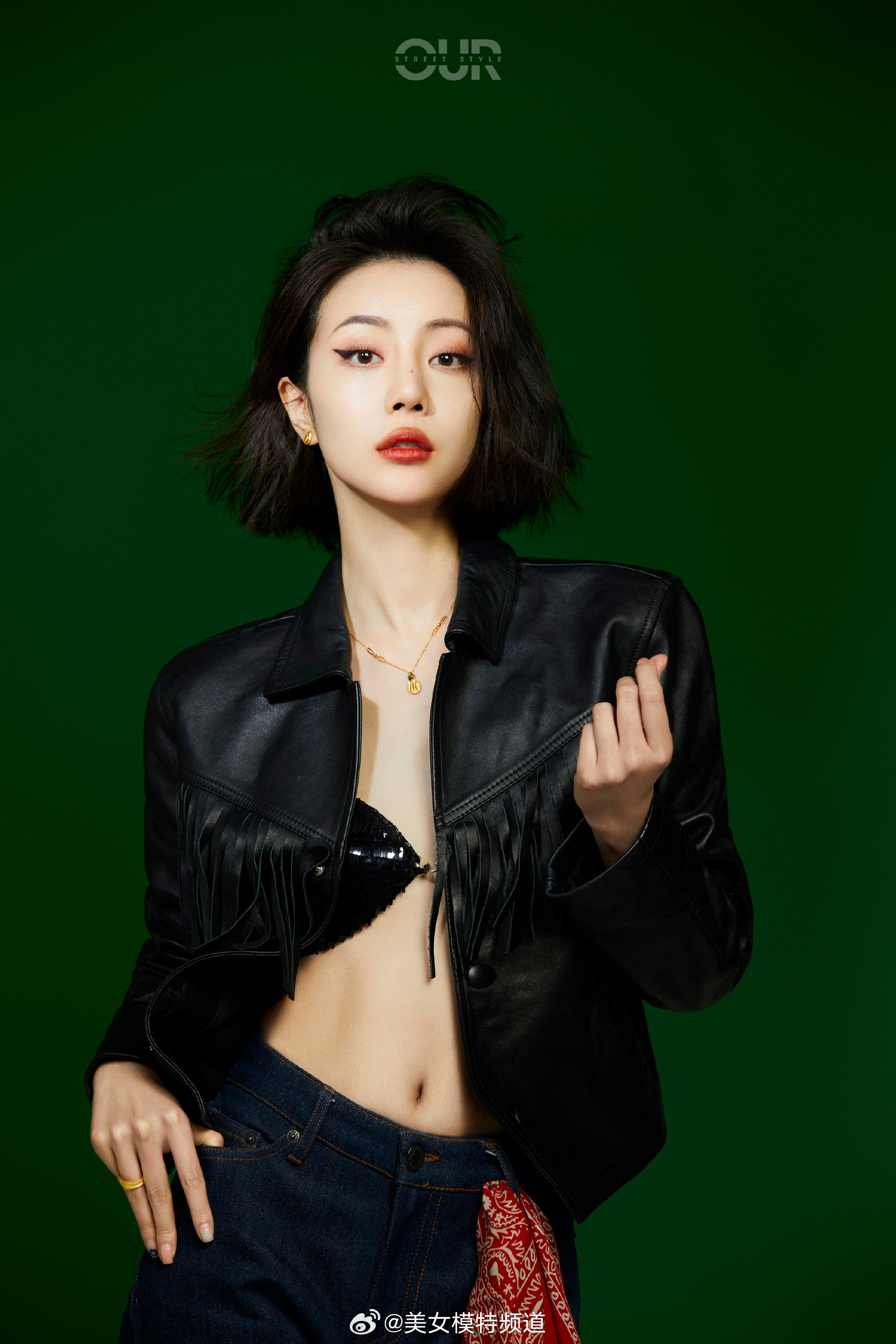 李溪芮的黑色性感与张力