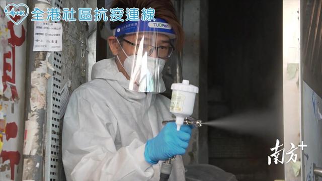 香港义工免费为旧楼喷洒消毒涂层，已完成近1000栋楼宇