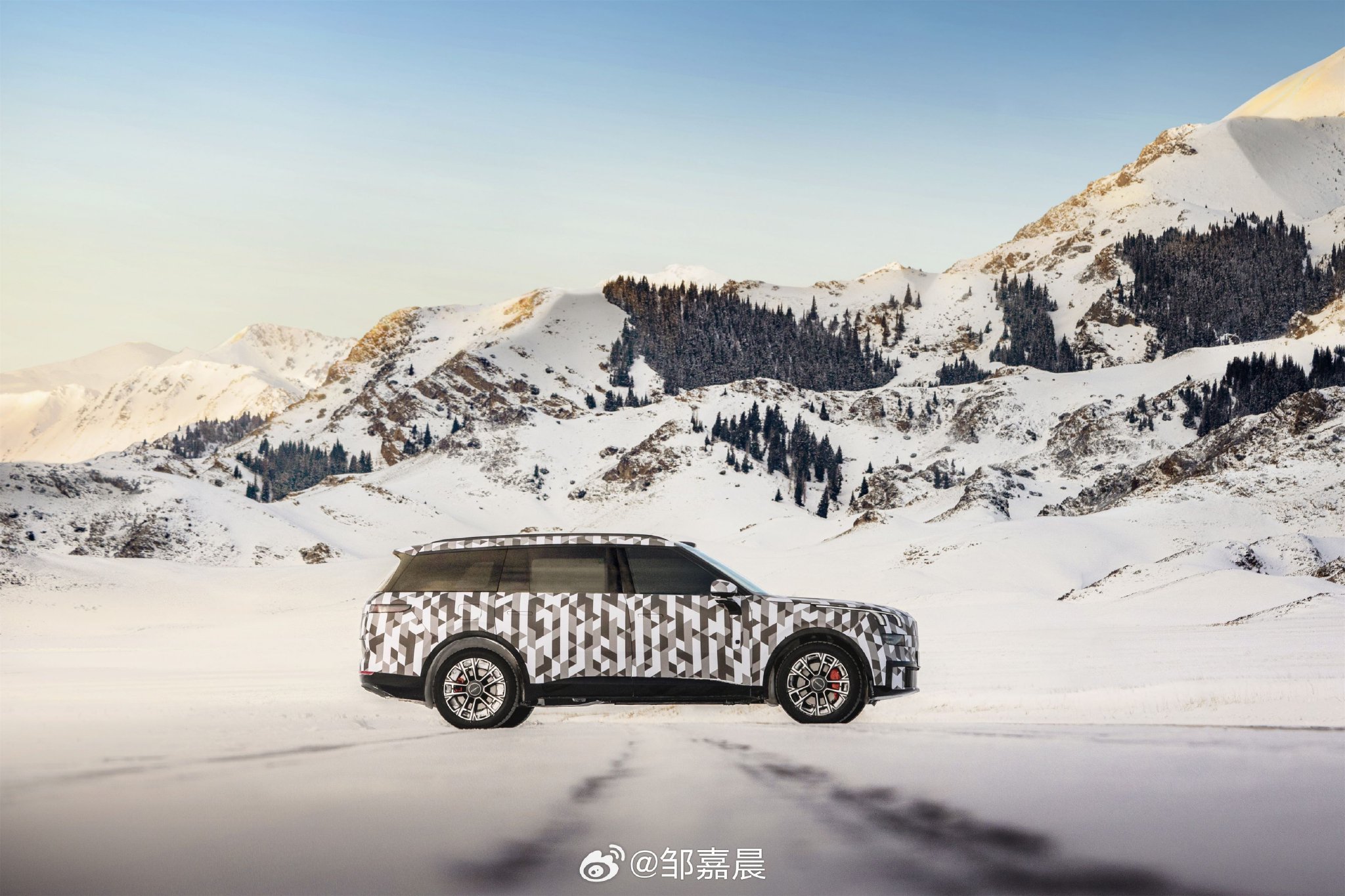 领克汽车发布首款大型高端插混SUV的官方谍照…