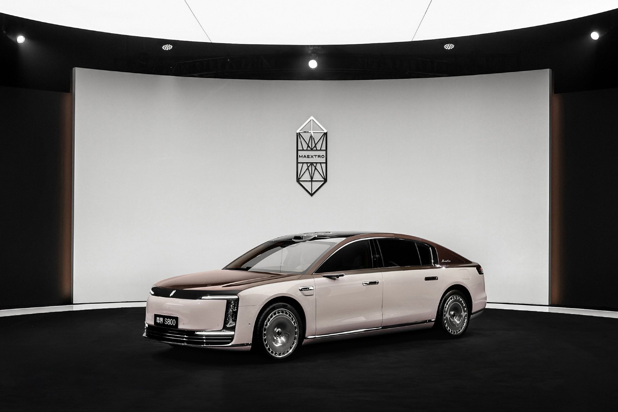 尊界S800起售70.8万顶配101.8万，与蔚来ET9如何选