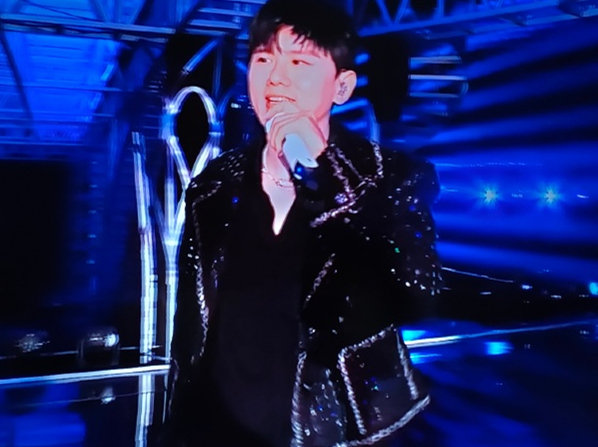 跨年晚会八大热搜:程潇“假唱”,薛之谦唱得太难听,何炅又哭了休闲区蓝鸢梦想 - Www.slyday.coM 跨年晚会八大热搜:程潇“假唱”,薛之谦唱得太难听,何炅又哭了休闲区蓝鸢梦想 - Www.slyday.coM