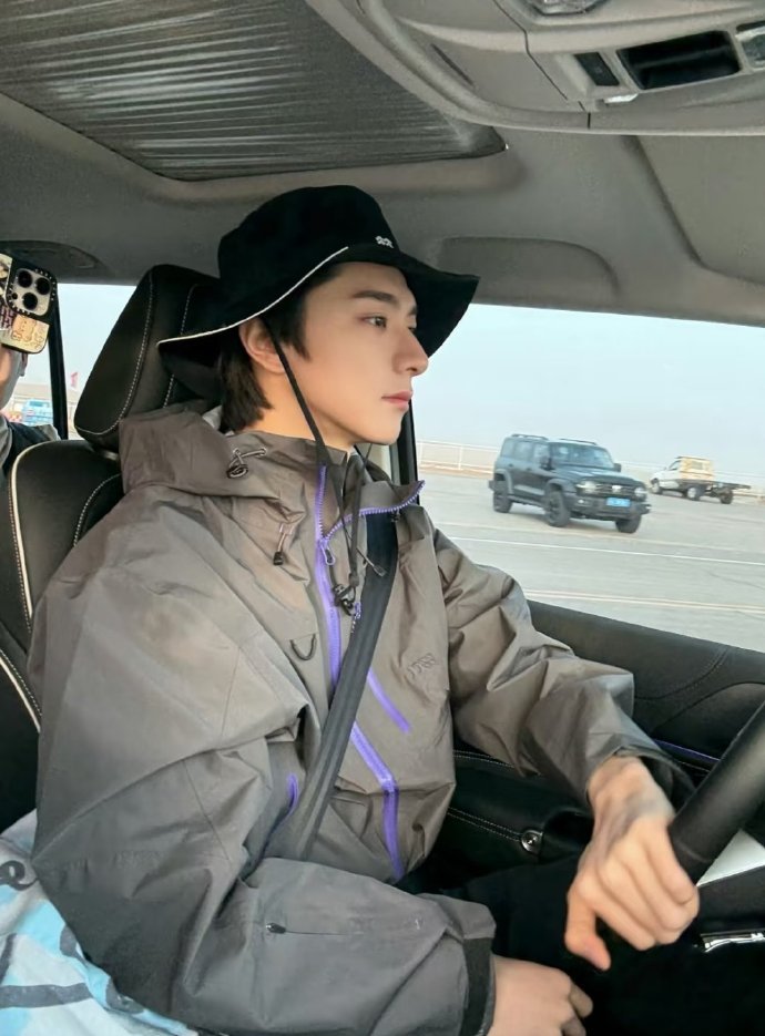 林一参加赛车节目考驾照，11年驾龄源自赛车游戏