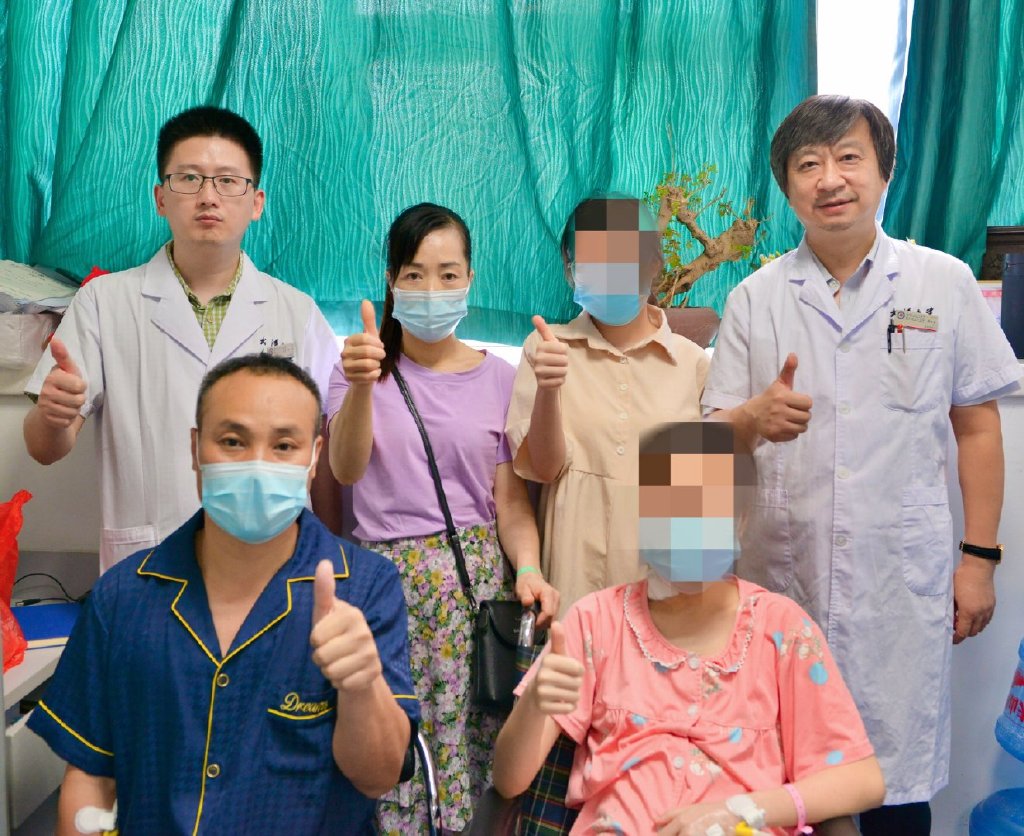 再给两个孩子一次生命!江西一对父母分别捐出1颗肾脏给双胞胎女儿休闲区蓝鸢梦想 - Www.slyday.coM 再给两个孩子一次生命!江西一对父母分别捐出1颗肾脏给双胞胎女儿休闲区蓝鸢梦想 - Www.slyday.coM