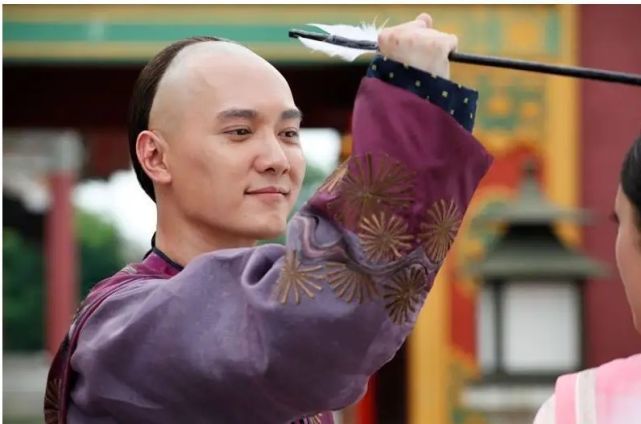 《灼灼风流》路透,冯绍峰面部浮肿不自然,与景甜同框像父女休闲区蓝鸢梦想 - Www.slyday.coM 《灼灼风流》路透,冯绍峰面部浮肿不自然,与景甜同框像父女休闲区蓝鸢梦想 - Www.slyday.coM