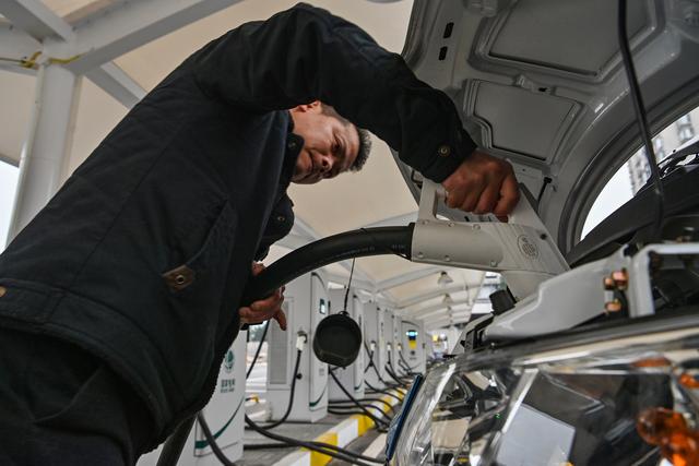 图片新闻｜二郎快速充电站投用 将有效缓解“充电难”问题