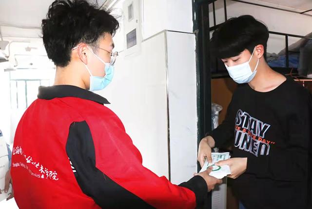 上海电子信息职业技术学院:扎牢“网格”篱笆,防疫教学同推进休闲区蓝鸢梦想 - Www.slyday.coM 上海电子信息职业技术学院:扎牢“网格”篱笆,防疫教学同推进休闲区蓝鸢梦想 - Www.slyday.coM