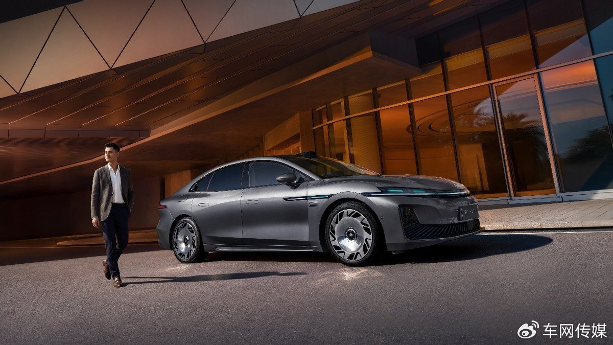 公务用车新选择，昊铂A800与奥迪A6L深度解析