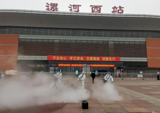 负重80斤消杀一天后,被志愿者的衣服、鞋子整破防了休闲区蓝鸢梦想 - Www.slyday.coM 负重80斤消杀一天后,被志愿者的衣服、鞋子整破防了休闲区蓝鸢梦想 - Www.slyday.coM