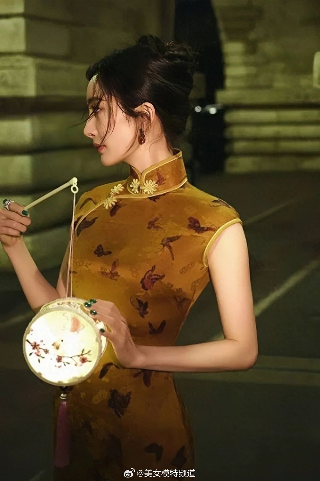 杨幂中式旗袍优雅盘发妆