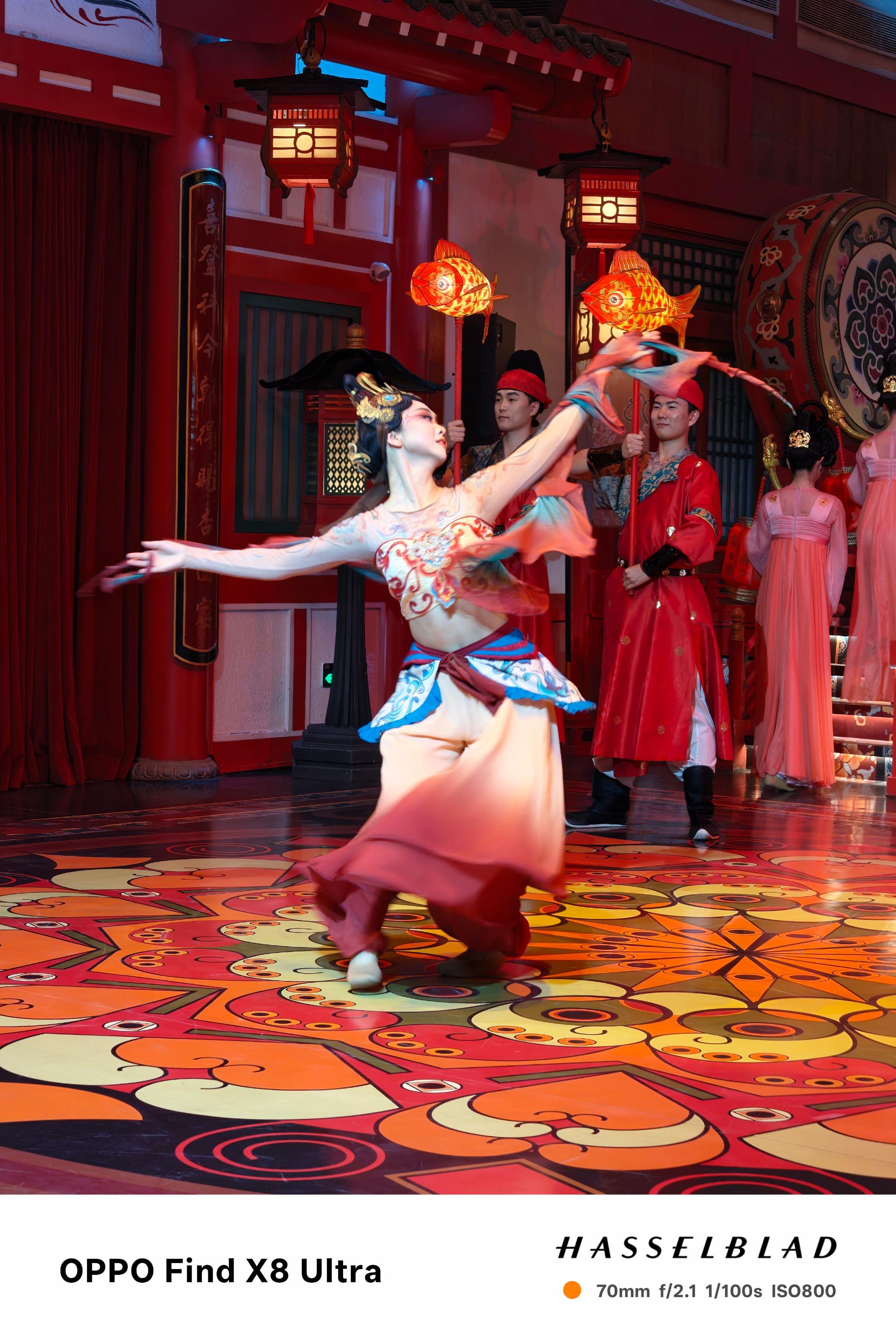 《长安十二时辰》正好赶上最后一场演出，这是演员最后谢幕集体亮相