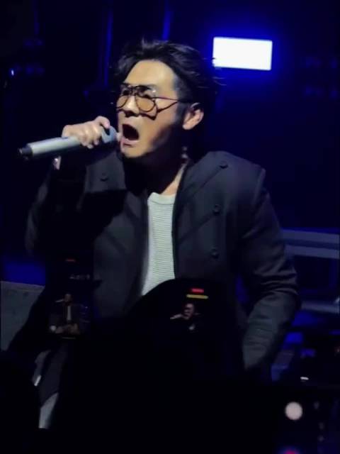 “曹格广州巡演《寂寞先生》现场大合唱！这机能不減当年啊”