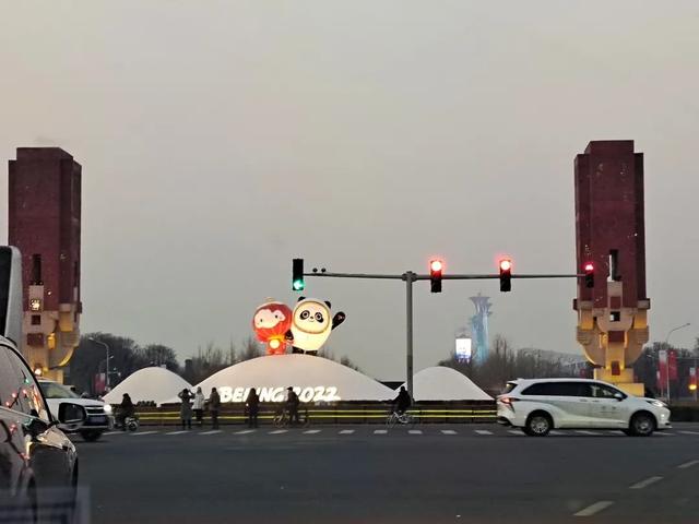 「一墩难求」的冰墩墩是怎么生产的?休闲区蓝鸢梦想 - Www.slyday.coM 「一墩难求」的冰墩墩是怎么生产的?休闲区蓝鸢梦想 - Www.slyday.coM