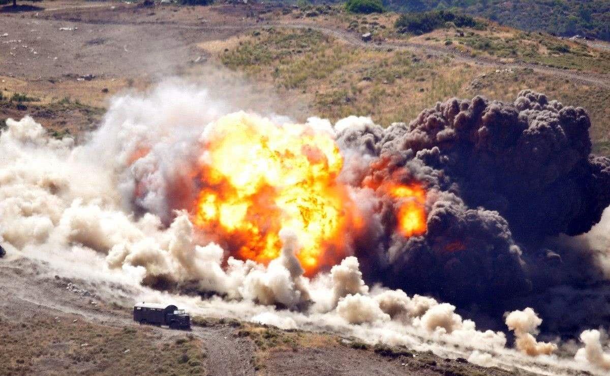 拜登说的话应验了?俄乌边境发生激烈交火,更大的危机还在后面休闲区蓝鸢梦想 - Www.slyday.coM 拜登说的话应验了?俄乌边境发生激烈交火,更大的危机还在后面休闲区蓝鸢梦想 - Www.slyday.coM