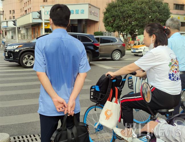 “脸红不是醉,是被晒的”,晴热的国庆游,须防暑降温休闲区蓝鸢梦想 - Www.slyday.coM “脸红不是醉,是被晒的”,晴热的国庆游,须防暑降温休闲区蓝鸢梦想 - Www.slyday.coM