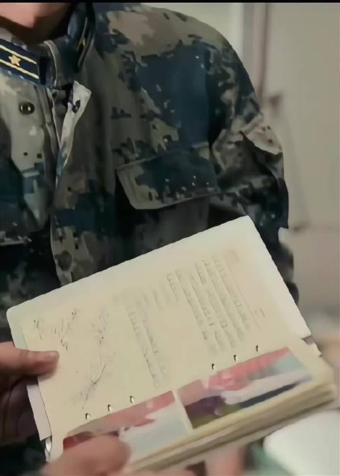 王一博戎装造型诠释军人风骨