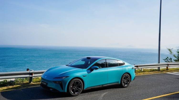 3秒级加速+标配激光雷达，东风奕派eπ007+限时焕新价13.99万起！