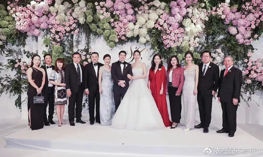 王石娇妻美到国外去了，出席<a href=