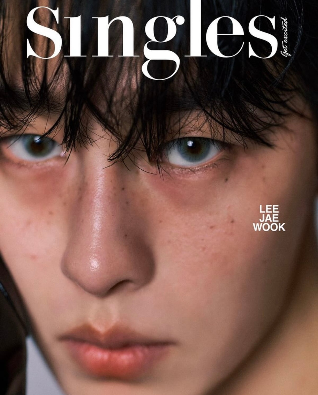 韩国男演员李宰旭的《Singles》杂志五月刊封面，还挺不错