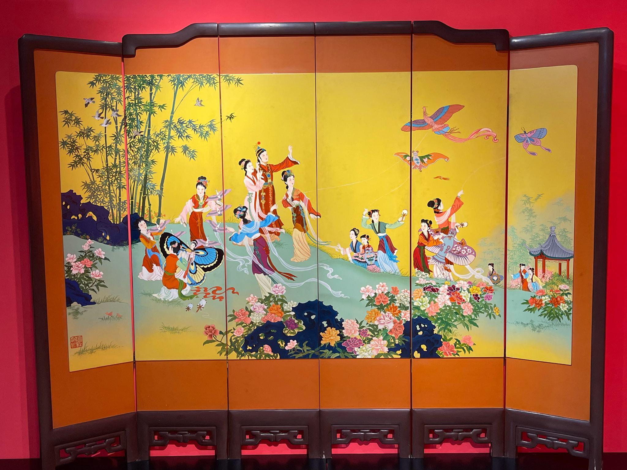 北京非遗百宝嵌屏风《红楼梦》亮相，用料珍稀考究