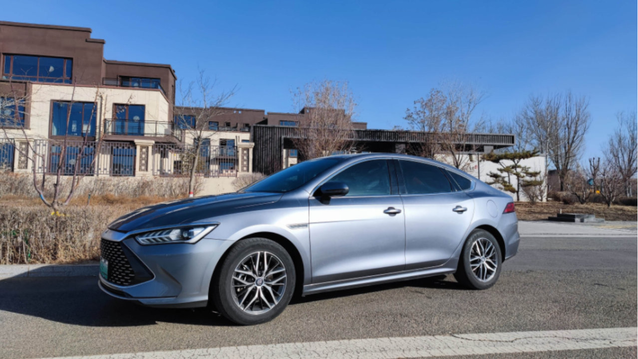 2026年的“插混轿车”销量王：综合续航2100公里，月销5000多台