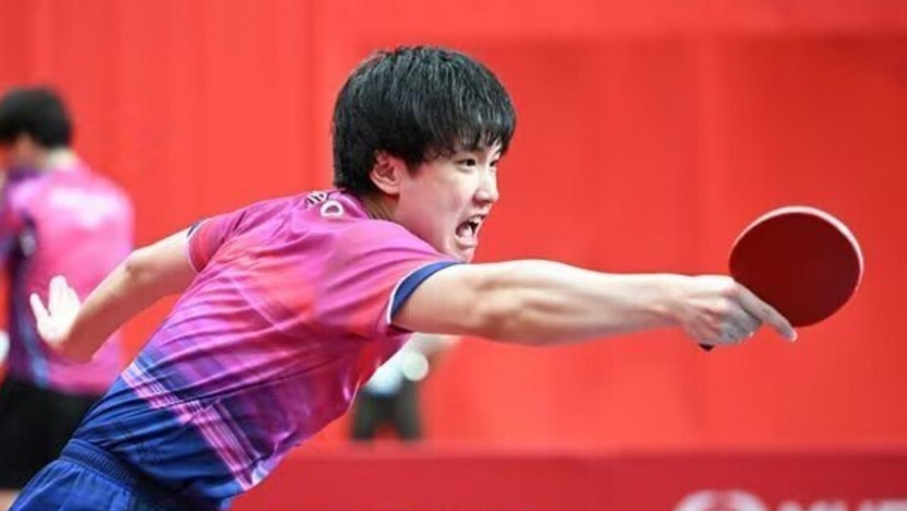 张本智和独取2分，把日乒从悬崖边拉上来，日本男团3-2哈萨克斯坦