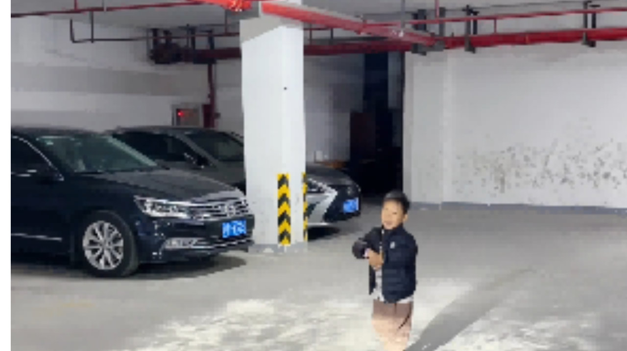 开创大灯像素化时代，极氪9X如何用双百万像素重新定义旗舰审美？