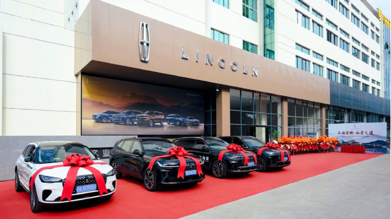 豪华车内卷“脑疯期”，林肯在搞一场舒服的“体感复兴”