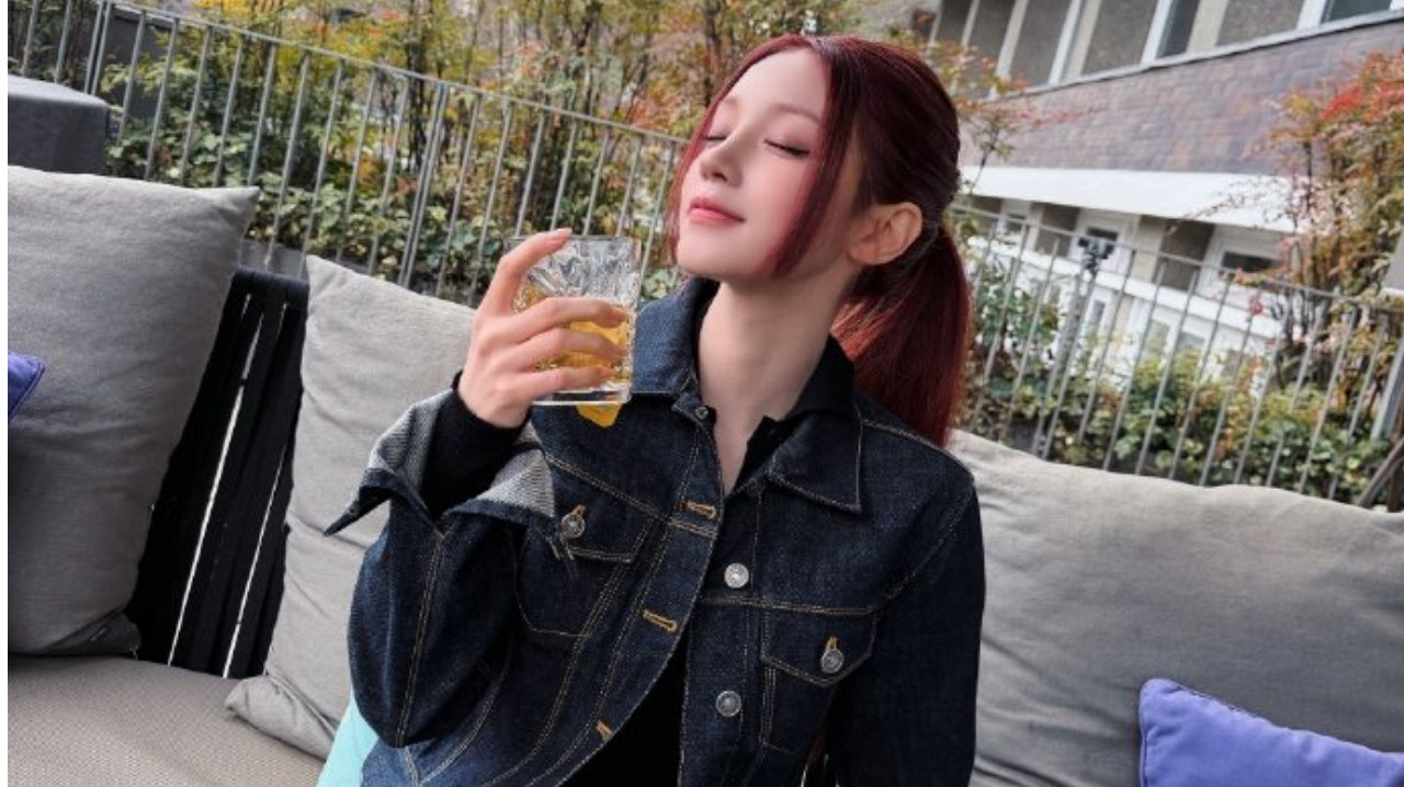 宋雨琦时装周私服杀疯了 红发红牛双马尾，甜酷辣妹天花板