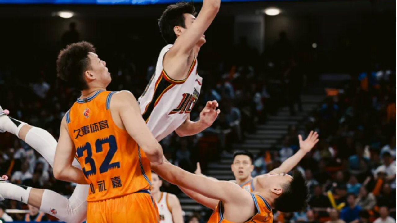 1个篮板都抢不到！2米06大个子22分钟0板，郭士强当初看中他什么？