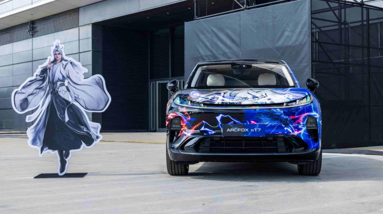 15万级长续航适合跑长途新能源SUV，就选极狐阿尔法T7