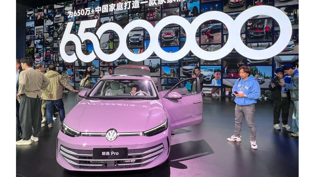 朗逸 Pro 8.88万元起售：650万国民家轿，杀回油车智能化主战场