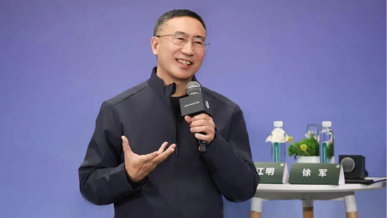 新势力销冠年会“拉胯”，85亿大佬直面组织短板