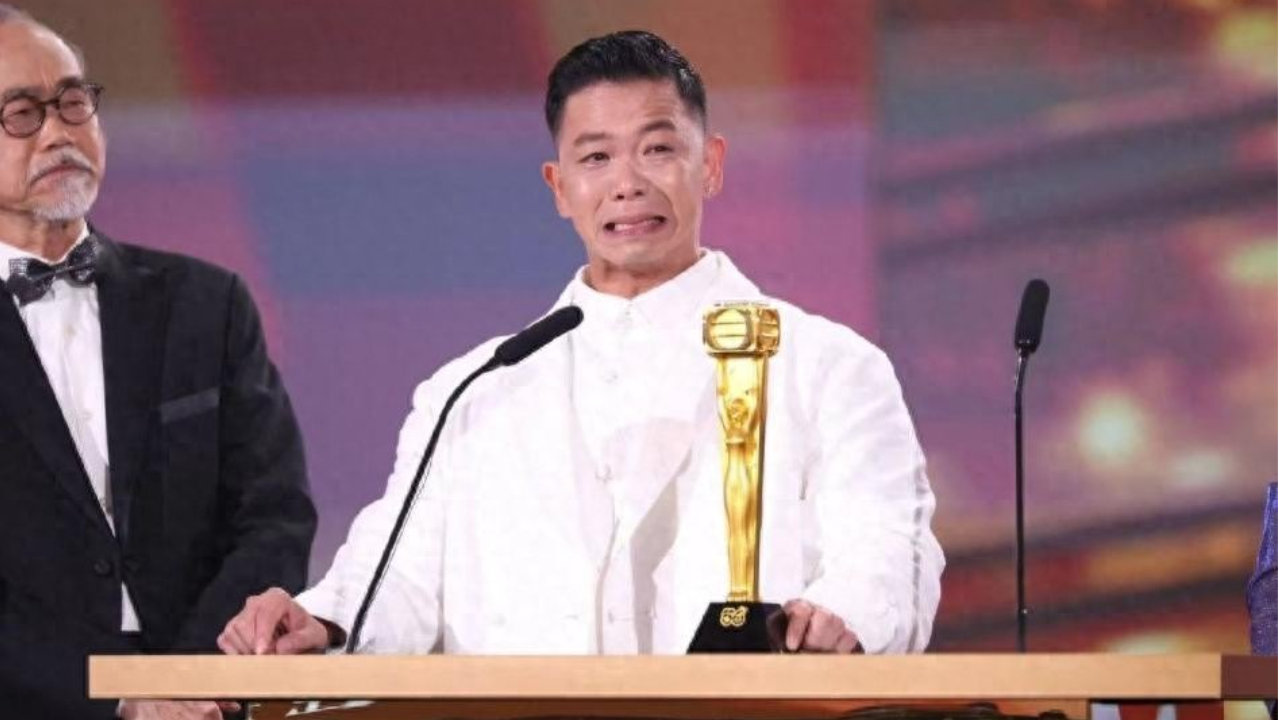 30年龙套终被认可，当红绿叶获最佳男配，一席话暴周星驰真实人品