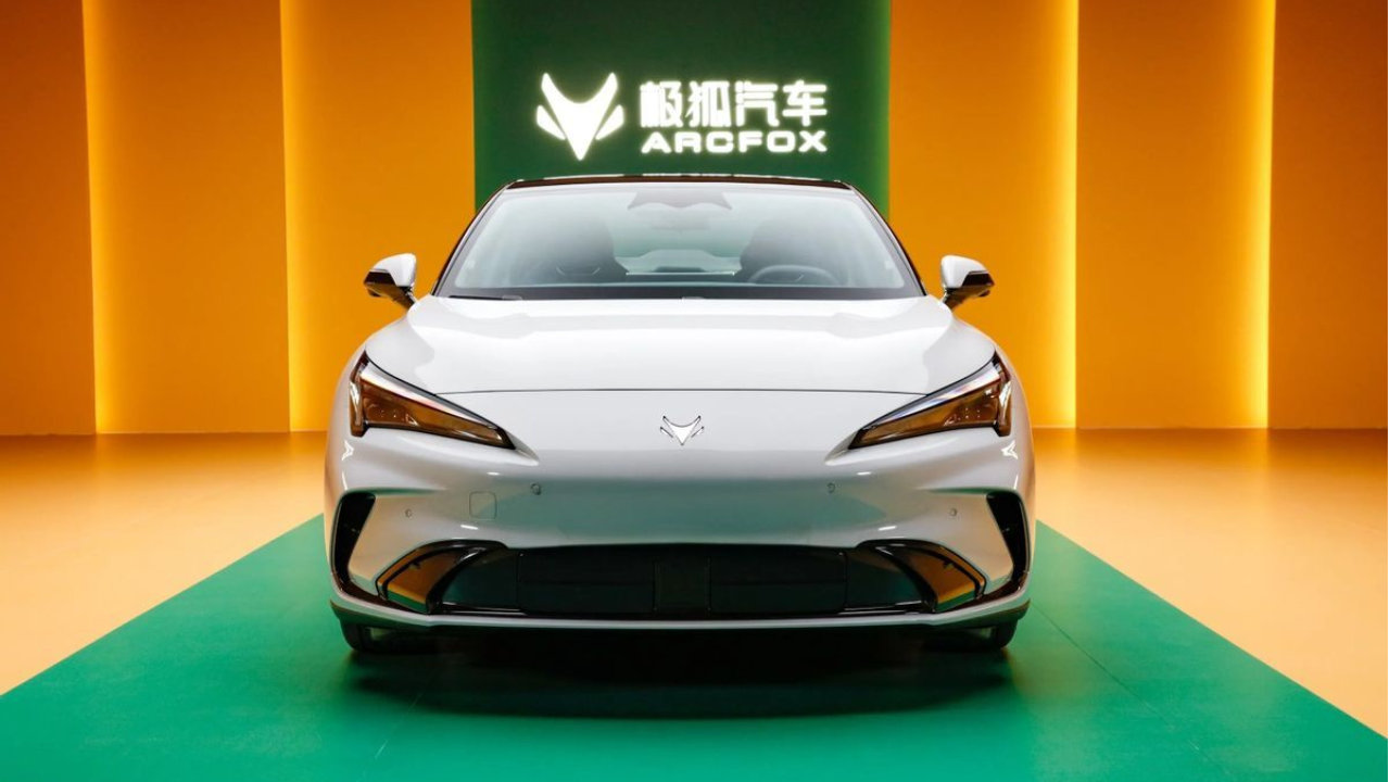 极狐全新阿尔法S5开启预售，11.28万起，双动力+城区NOA配齐