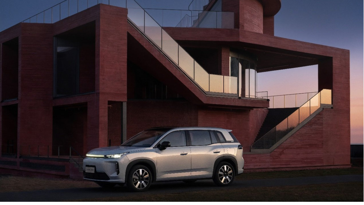 突破A级增程SUV价格极限！10.28万的埃安i60马到成功版，把竞品干沉默