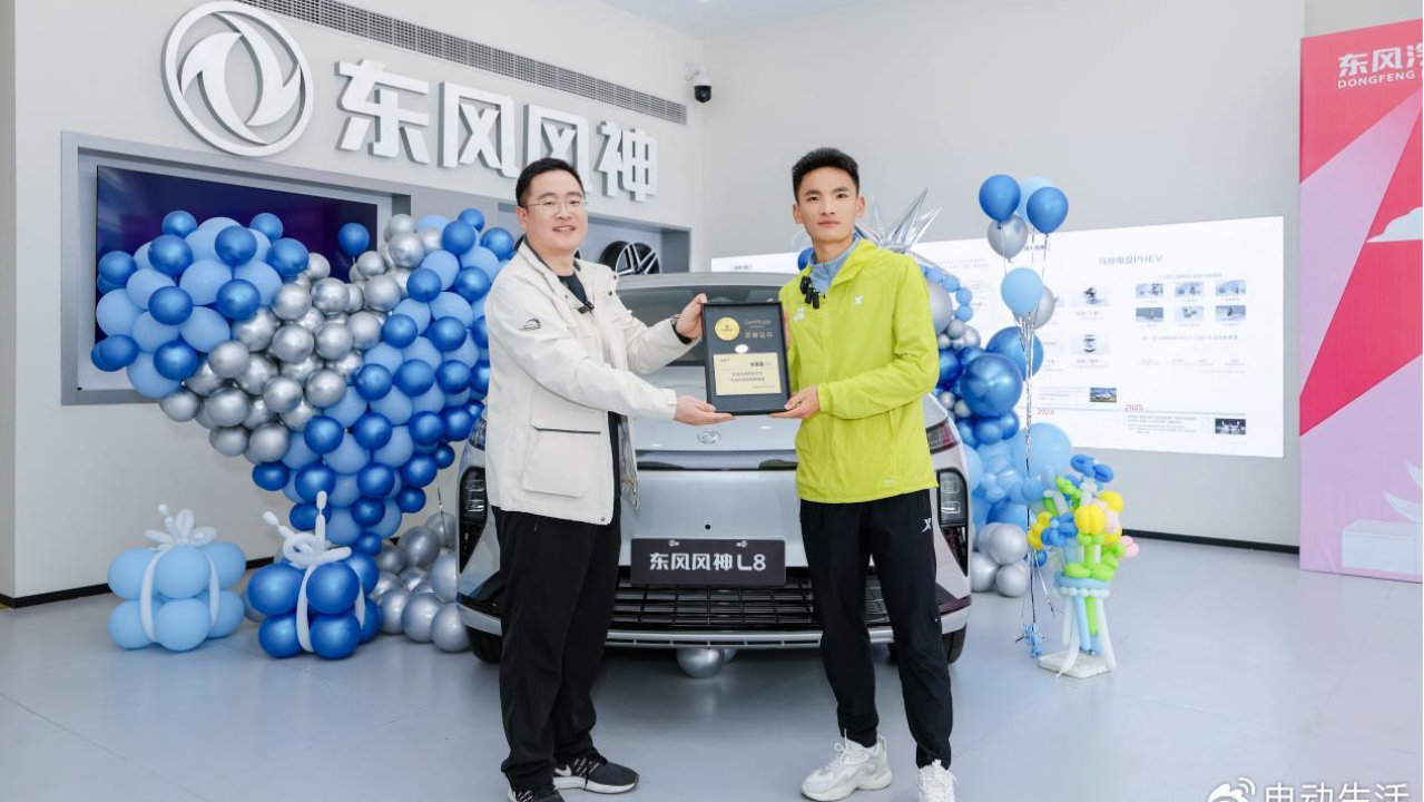 除了那双顶级跑鞋，丰配友最看重的是风神L8“零压SPA装备”