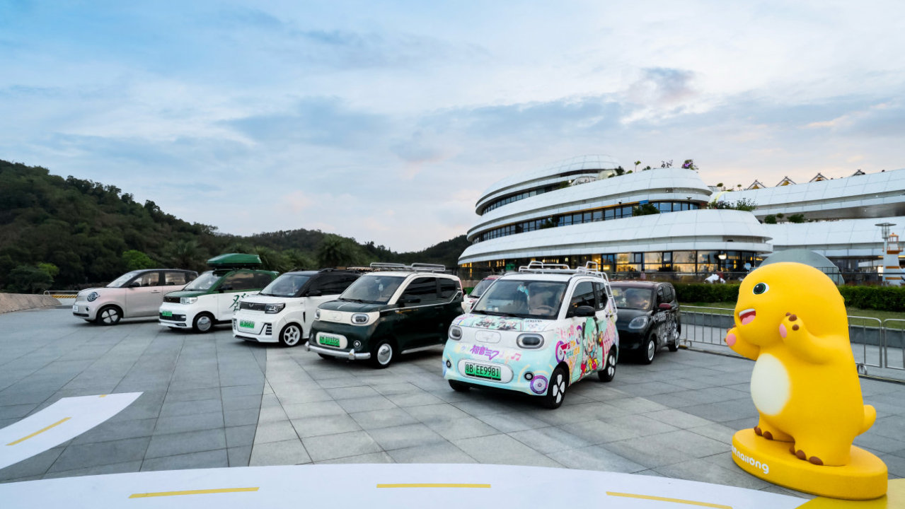 第五代宏光MINIEV正式上市 四门四座 让代步车不再只是代步车