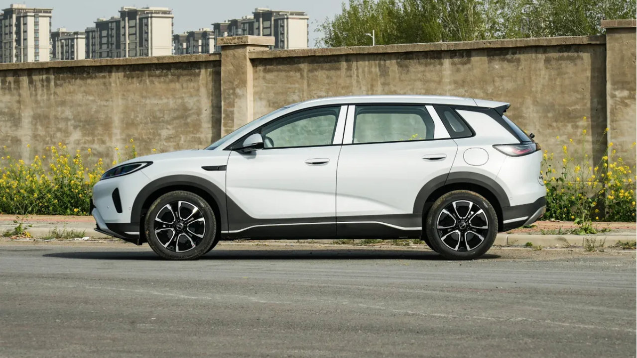 新款比亚迪海狮05DM实车曝光，设计同步EV版，智驾配置更亮眼