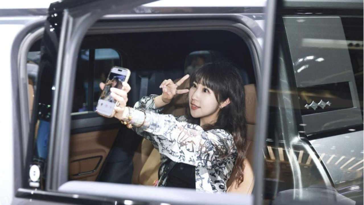 明星外宾争相打卡，比亚迪E3馆又成2026北京车展人气王