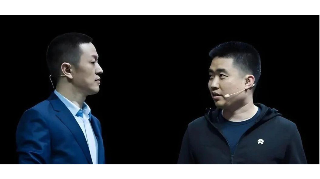 李想造眼镜，李斌做手机：车企的竞争已驶离公路