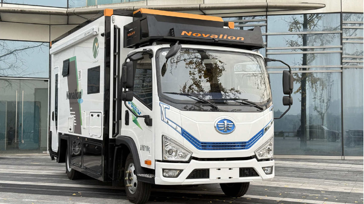 上下母子床，超大厨房区，适合4口小家庭出游的房车