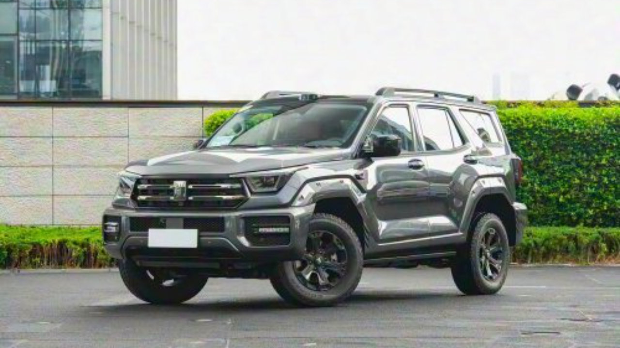 福特智趣烈马对上坦克400 Hi4-T，户外可玩，城市更踏实