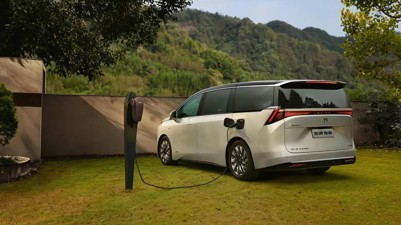 别克至境世家纯电版定档2026，一次对高端MPV市场的温和进击