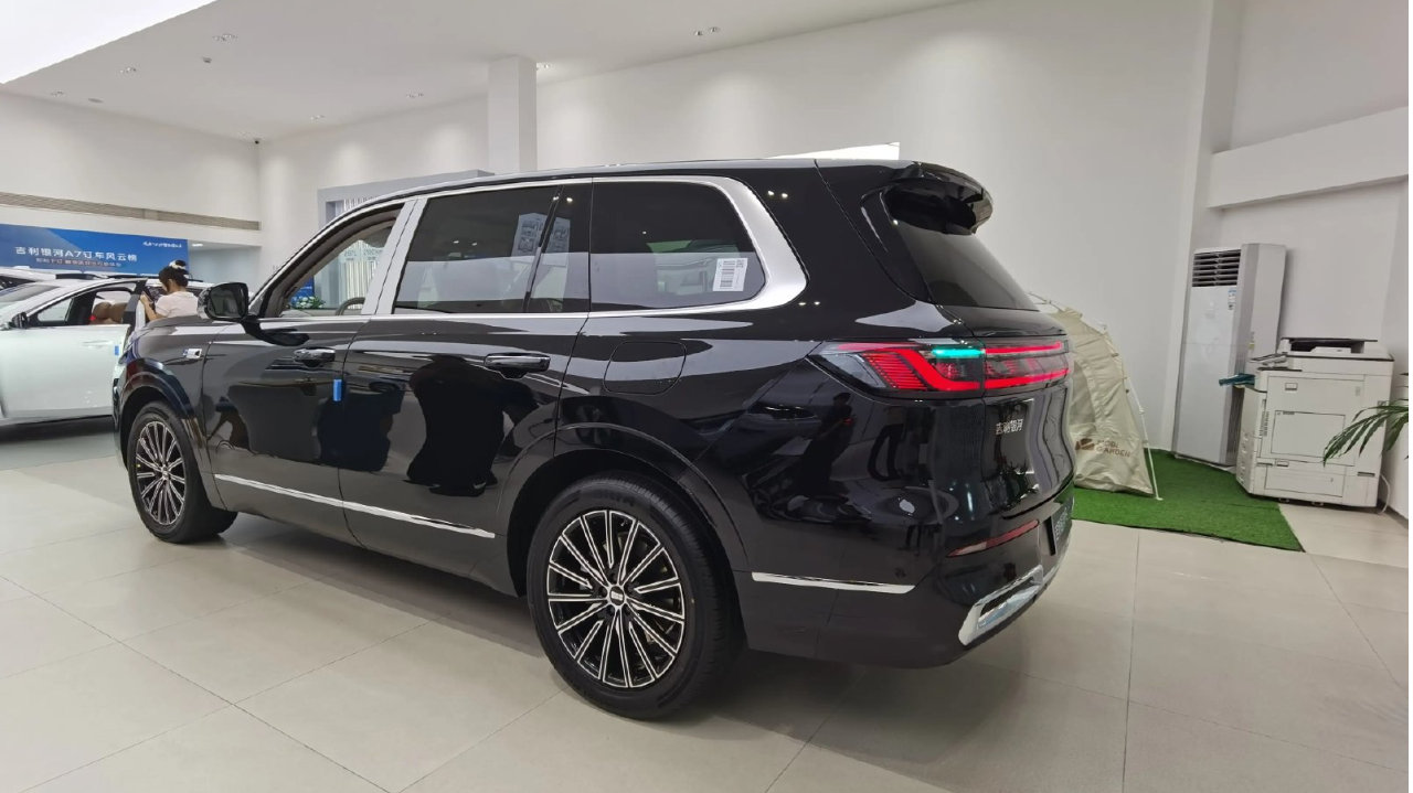 吉利造了一台“大块头”，优惠完16万多，连续3个月销量破万