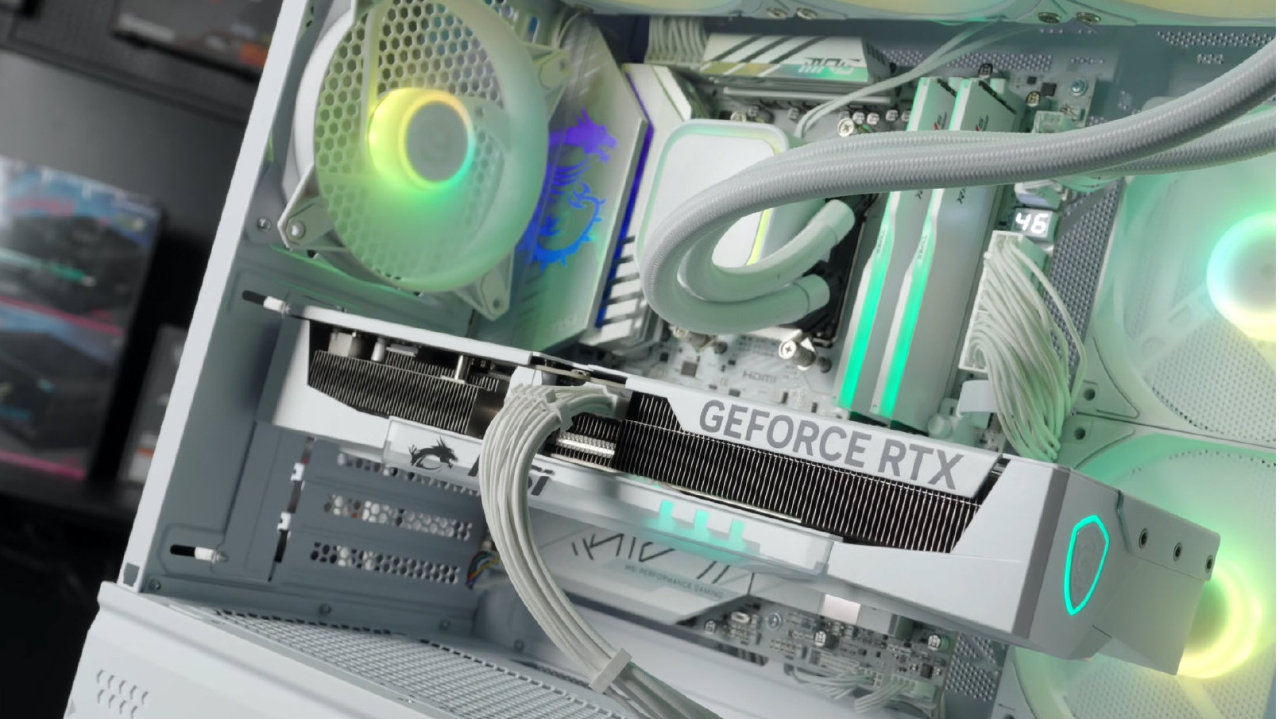 纯白小钢炮争战未来！AMD B850新王登场！微星新款刀锋钛MAX主板