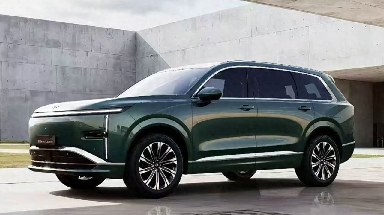 五菱造了台“大块头”，长近5米，配1.5T插混+6座，价格很有诚意